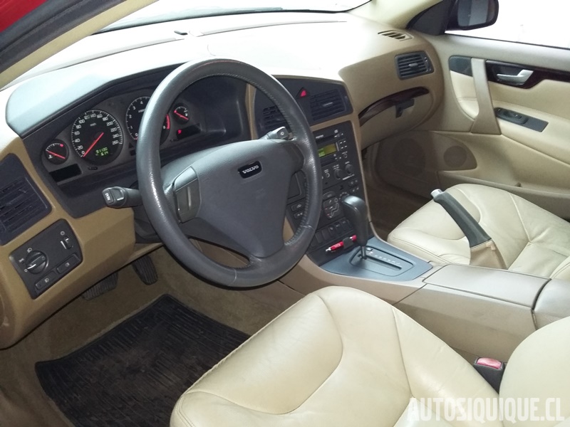 Archivo:Volvo S60 1era gen 01-2001 - 05-2003 interior RHD conv LHD.jpeg