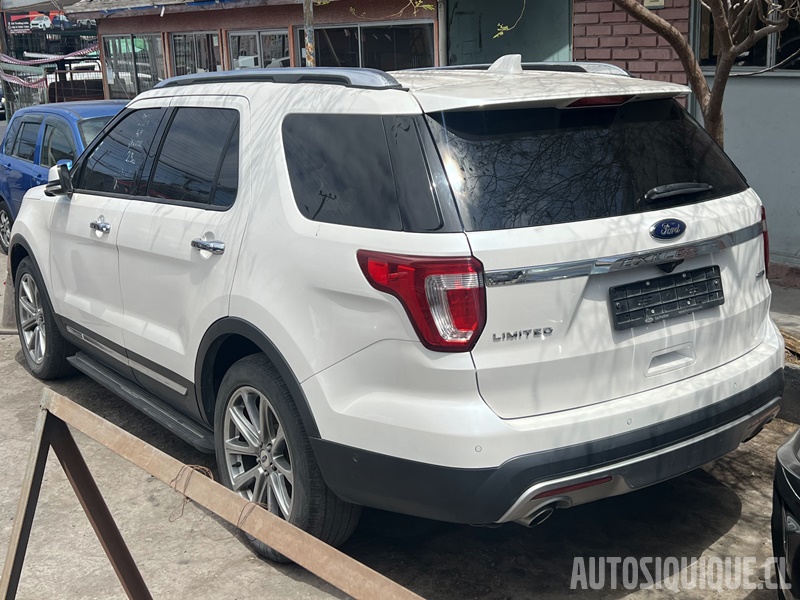 Archivo:Ford Explorer 5ta gen ROK posterior (09-2015 - 01-2018).jpeg