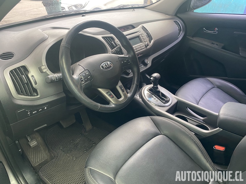 Archivo:Kia Sportage 3 KDM interior.jpeg