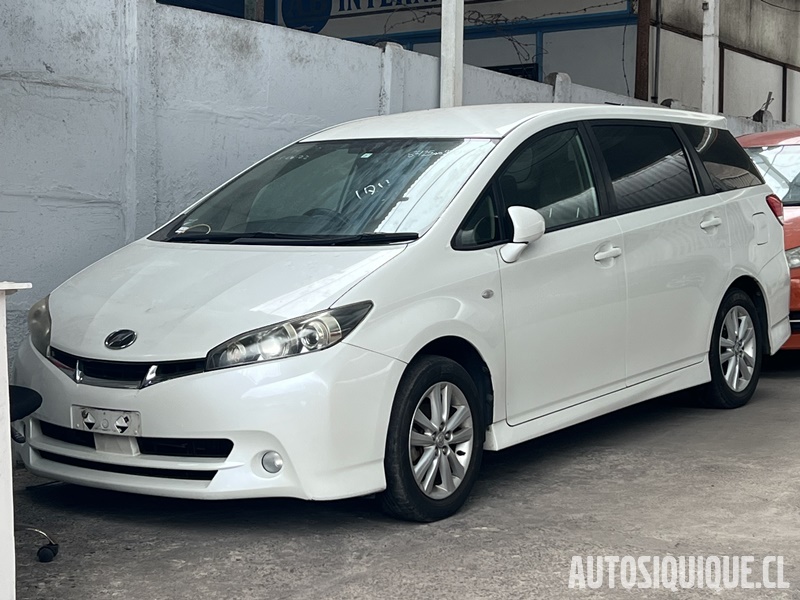Archivo:Toyota Wish 2 04-2009 - 04-2012 frontal tipo 2.jpeg