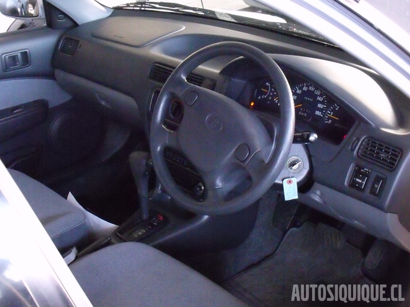 Archivo:Toyota Corsa 5ta sedan 12-1997 - 07-1999 interior.jpeg