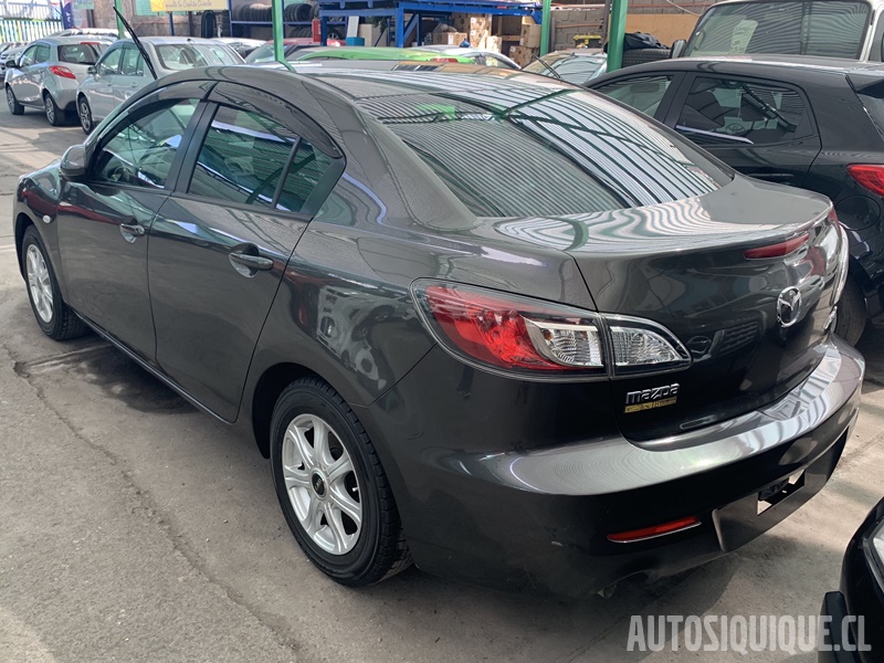 Archivo:Mazda Axela 2 focos tipo A posterior.jpeg