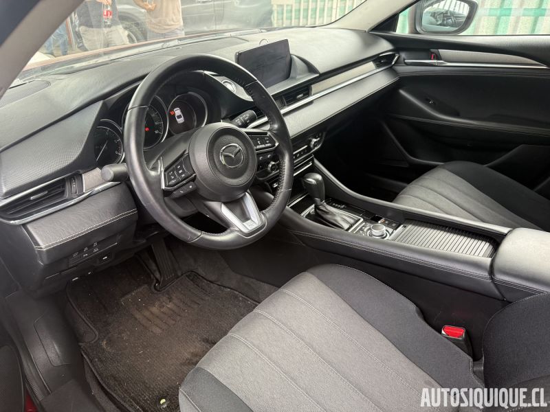 Archivo:Mazda Atenza 3 06-2018 - 07-2019 INTERIOR LHD CONV.jpeg
