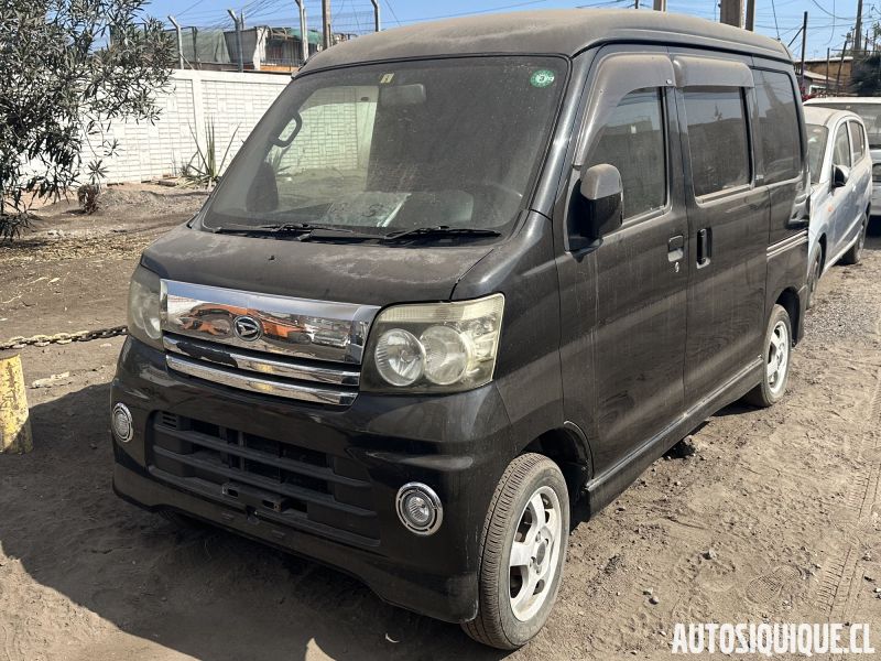 Archivo:Daihatsu Atrai 05-2005 - 09-2007.jpeg