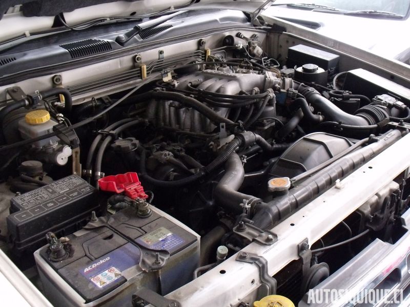 Archivo:Nissan Terrano 2 motor VG33E.jpeg