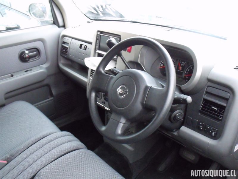 Archivo:Nissan Cube 2 interior 10-2002 - 05-2005.jpeg