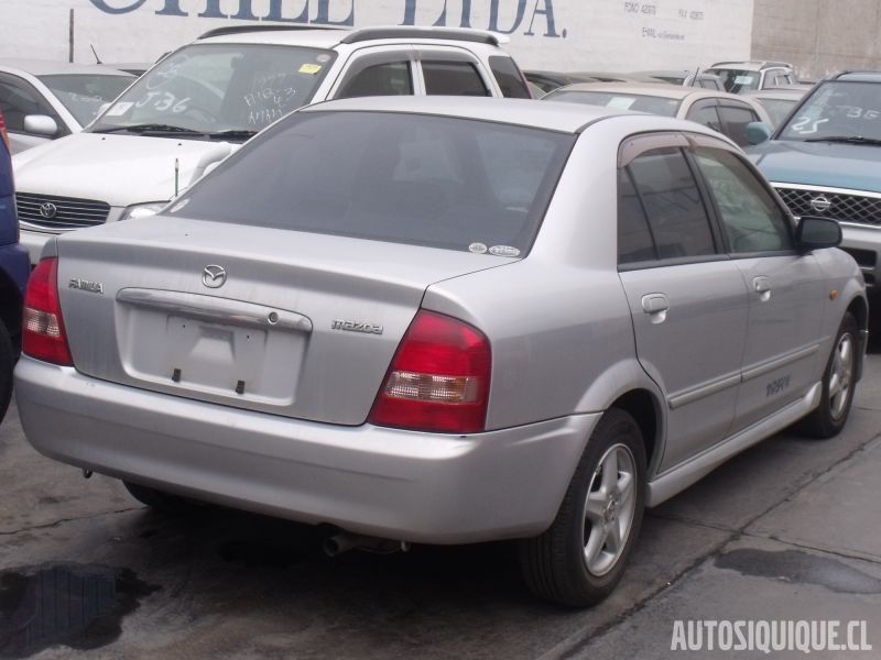 Archivo:Mazda Familia 9 rear sedan.jpeg