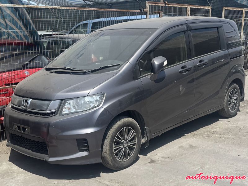 Archivo:Honda Freed Spike 04-2014 - 09-2016.jpeg