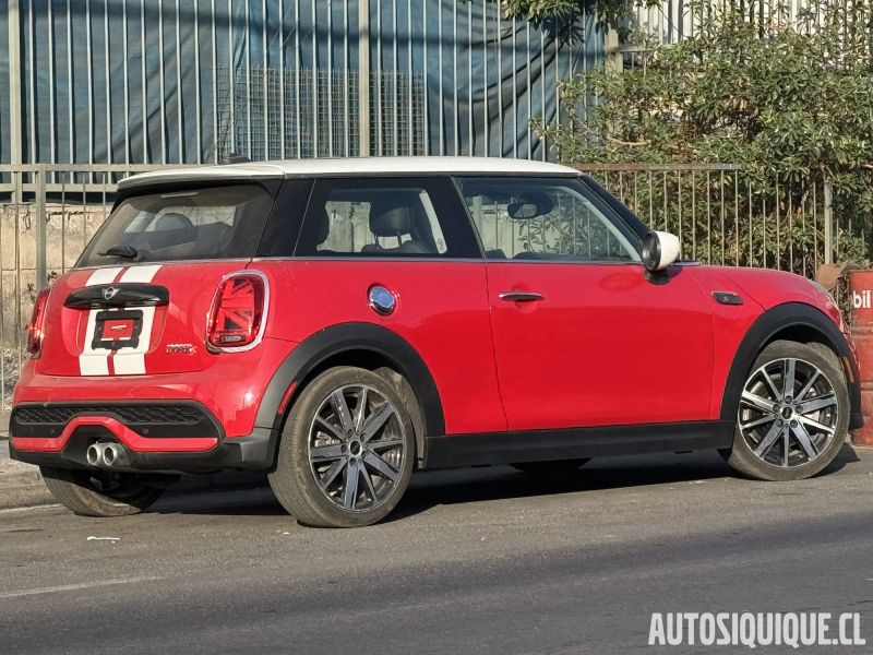 Archivo:Mini Hatch 3 USDM MY2022 - 2024 REAR.jpeg