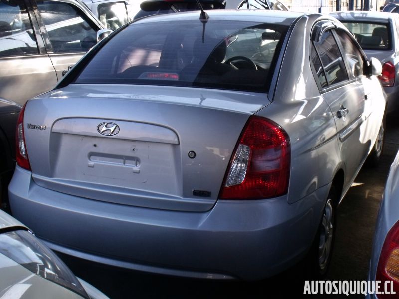 Archivo:Hyundai Verna 2 09-2005 - 06-2009.jpeg