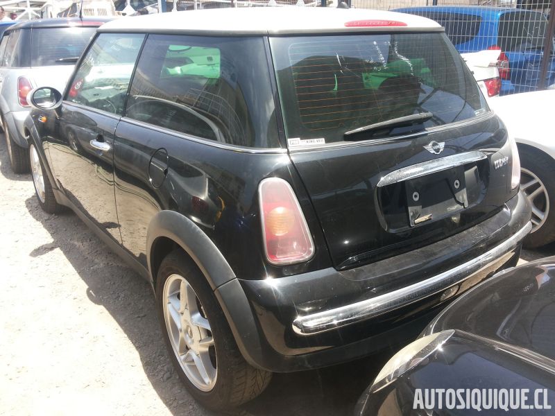 Archivo:Mini Hatch 1 JDM 10-2001 - 09-2004 COOPER REAR.jpeg