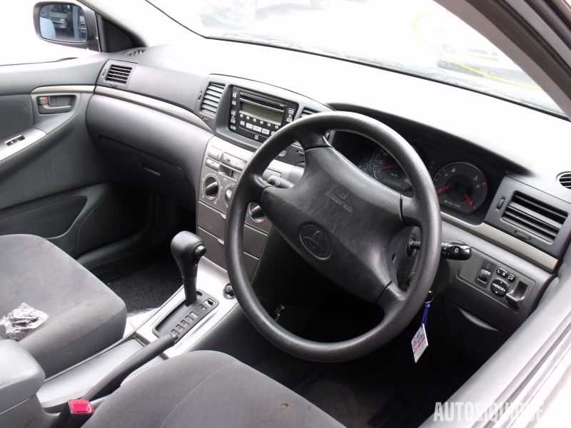 Archivo:Toyota Corolla 9 04-2004 - 10-2006 INTERIOR.jpeg