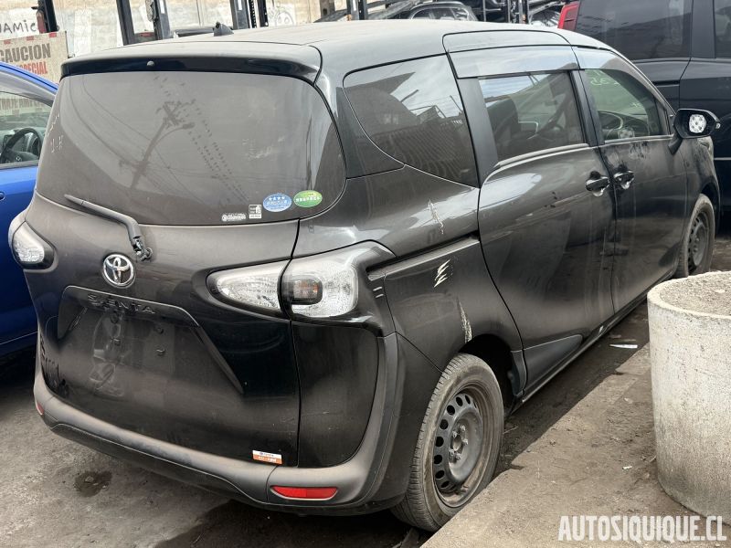 Archivo:Toyota Sienta 2 07-2015 - 09-2018 REAR.jpeg