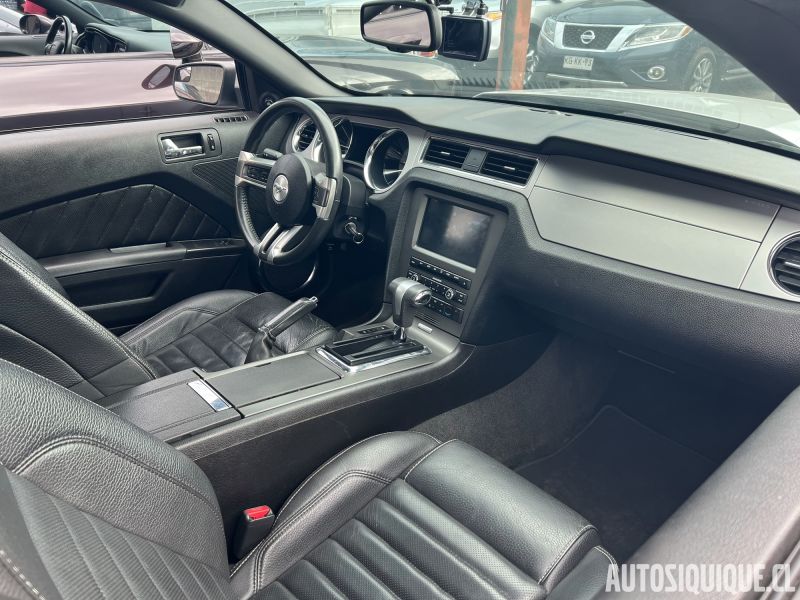 Archivo:Mustang 5 KDM 07-2009 - 01-2015 INTERIOR.jpeg