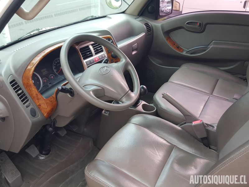 Archivo:Hyundai Porter 4 01-2008 - 01-2012 INTERIOR.jpeg