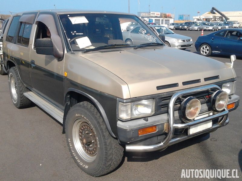 Archivo:Nissan Terrano 1 5 door 10-1989 - 01-1993.jpeg