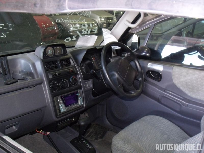 Archivo:PAJERO JR INTERIOR.jpeg