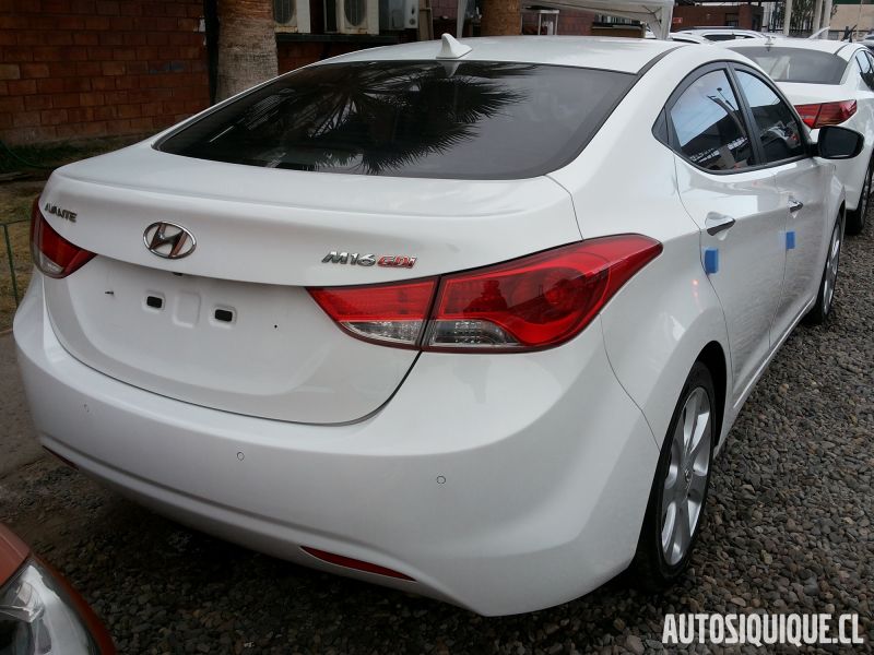 Archivo:Hyundai Avante 4 08-2010 - 08-2013 REAR.jpeg