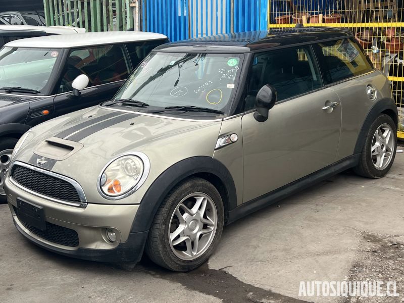 Archivo:Mini Hatch 2 JDM 02-2007 - 10-2010 COOPER S FRONT.jpeg