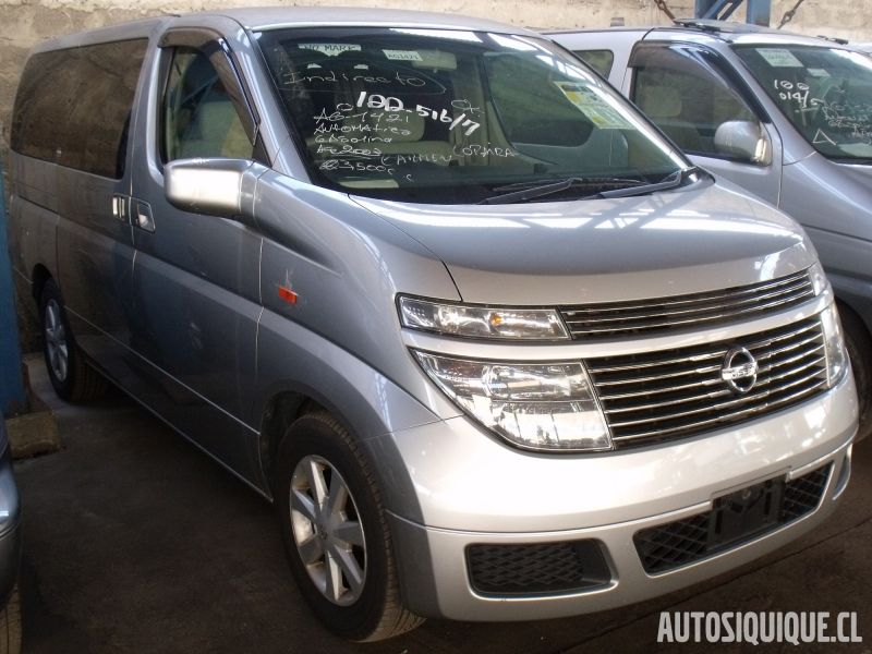 Archivo:Nissan Elgrand 2nd 05-2002 - 08-2004 5 DOOR.jpeg