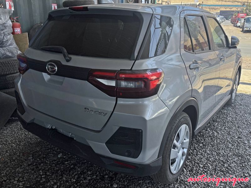 Archivo:Daihatsu Rocky 2 rear.jpeg