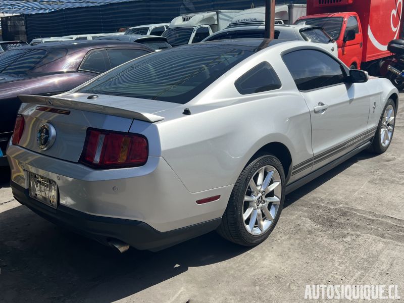 Archivo:Mustang 5 KDM 07-2009 - 08-2012 REAR.jpeg