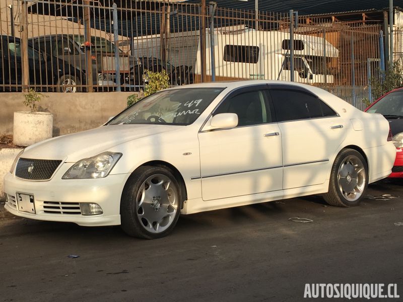 Archivo:Toyota Crown Athlete 12-2003 - 10-2005.jpeg