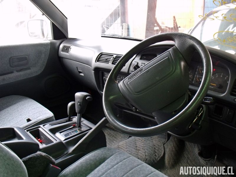 Archivo:Lite Ace Wagon 4 interior.jpeg