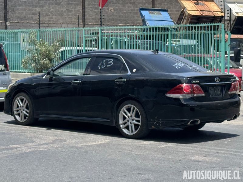 Archivo:Toyota Crown Athlete 02-2010 - 12-2012.jpeg