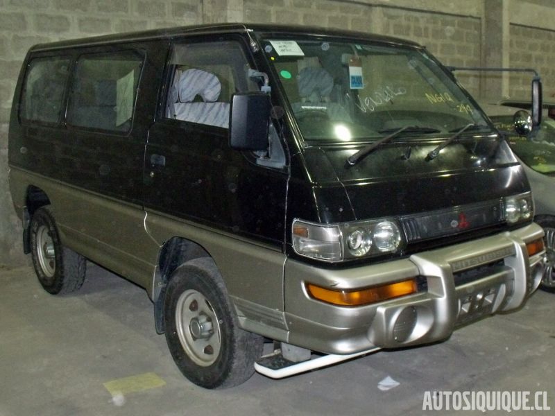 Archivo:Delica Star Wagon 10-1997 - 10-1999.jpeg