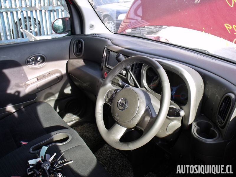 Archivo:Nissan Cube 3 interior 11-2008 - 04-2018.jpeg