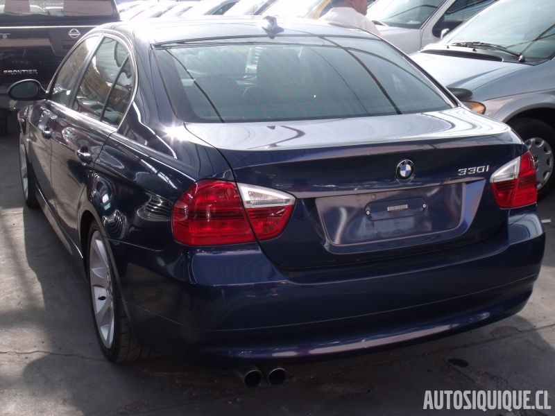 Archivo:BMW E90 USDM SEDAN MY2006 - 2008 REAR.jpeg