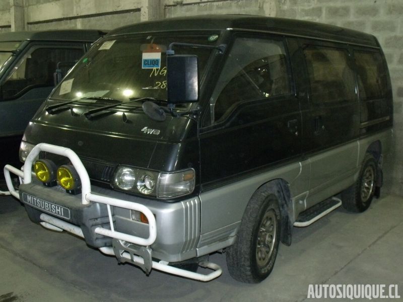 Archivo:Delica Star Wagon 2 08-1990 - 05-1994.jpeg