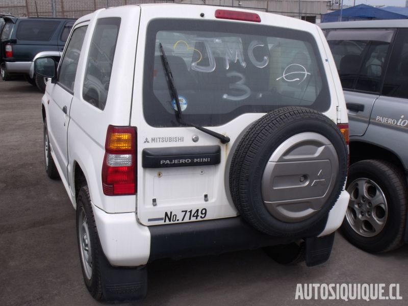 Archivo:PAJERO MINI 2 101998 - 092002 REAR.jpeg