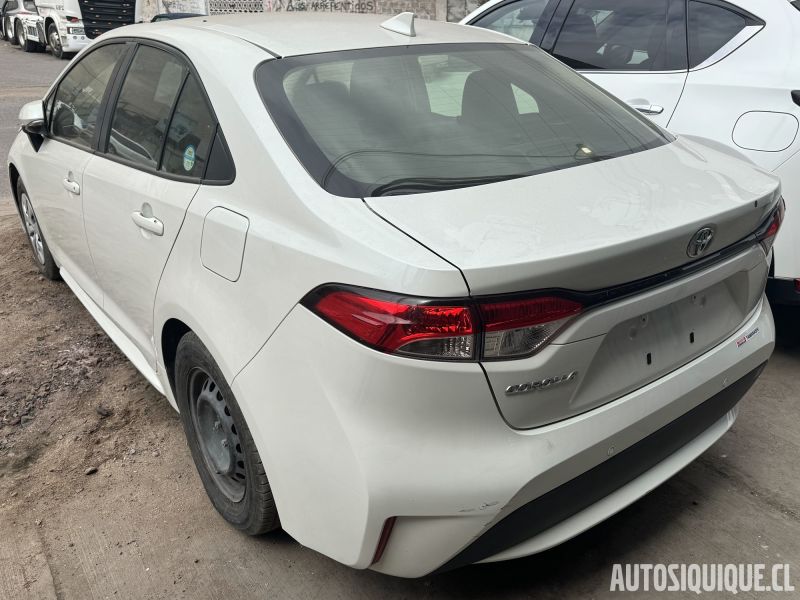 Archivo:Toyota Corolla 12 REAR.jpeg