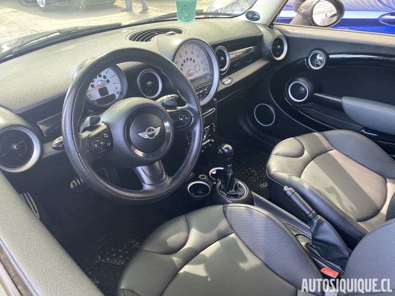Archivo:Mini Hatch 2 USDM MY2011 - 2015 INTERIOR.jpeg