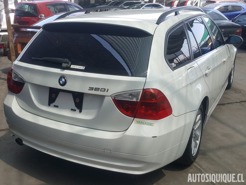 Archivo:BMW E90 WAGON 04-2005 - 10-2008 REAR.jpeg