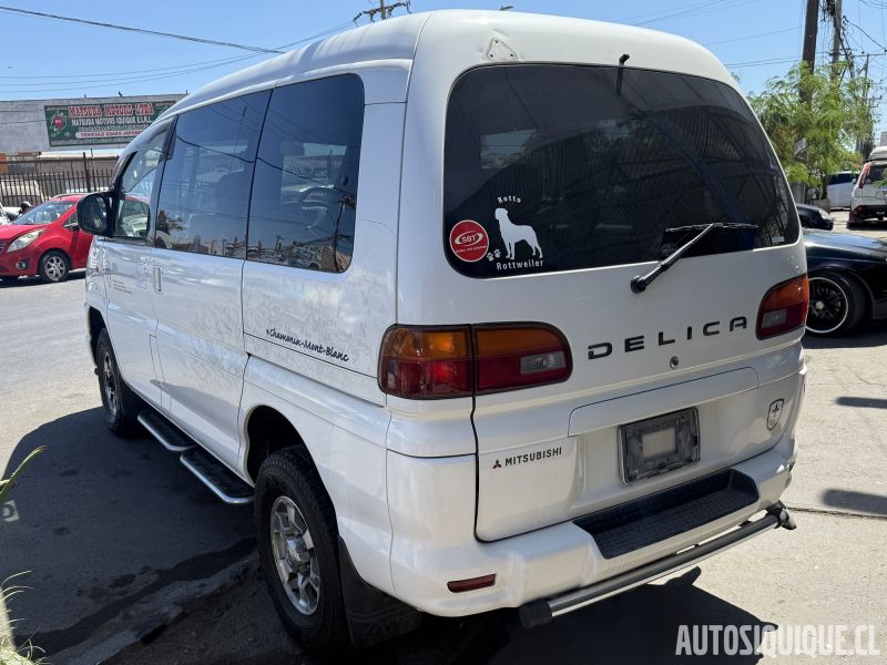 Archivo:Delica Space Gear 06-1999 - 06-2000 CHAMONIX REAR.jpeg