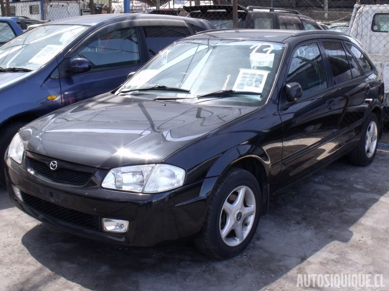 Archivo:Mazda Familia 9 hatchback 06-1998 - 10-2000.jpeg