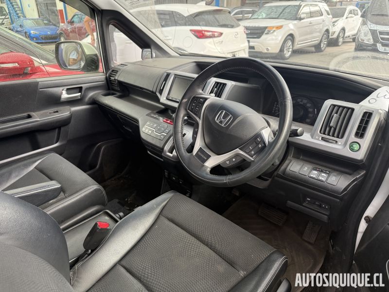 Archivo:Honda Stepwgn 4 SPADA 04-2012 - 04-2015 INTERIOR.jpeg