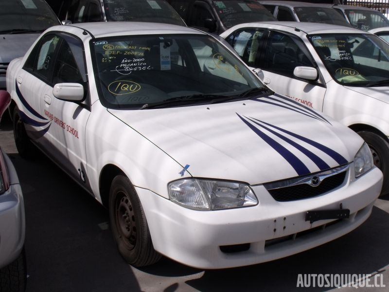 Archivo:Mazda Familia 9 sedan 06-1998 - 10-2000 TRAINING CAR.jpeg