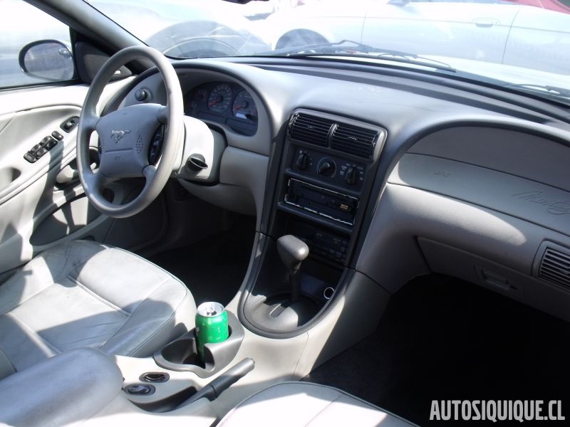 Archivo:Mustang 4 USDM MY1999 - 2000 INTERIOR.jpeg