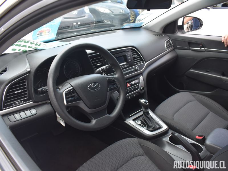 Archivo:Hyundai Avante 5 09-2015 - 09-2018 INTERIOR.jpeg