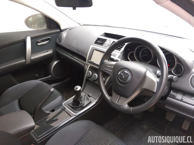 Archivo:Mazda Atenza 2 01-2008 - 01-2010 INTERIOR.jpeg