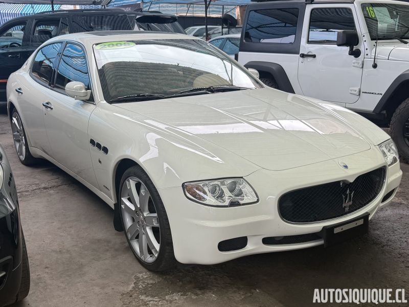 Archivo:Maserati Quattroporte 5 05-2004 - 12-2008.jpeg