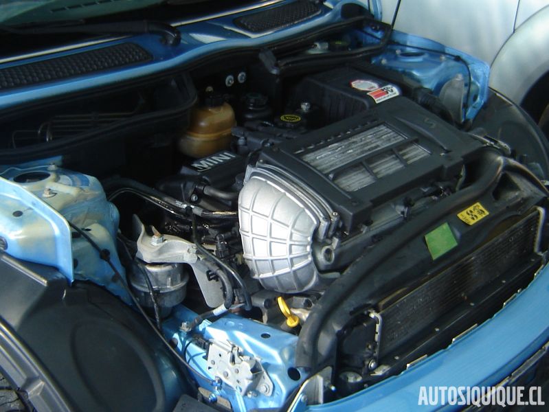 Archivo:T16B4 BMW MINI HATCH 1 COOPER S USDM 2004.jpeg