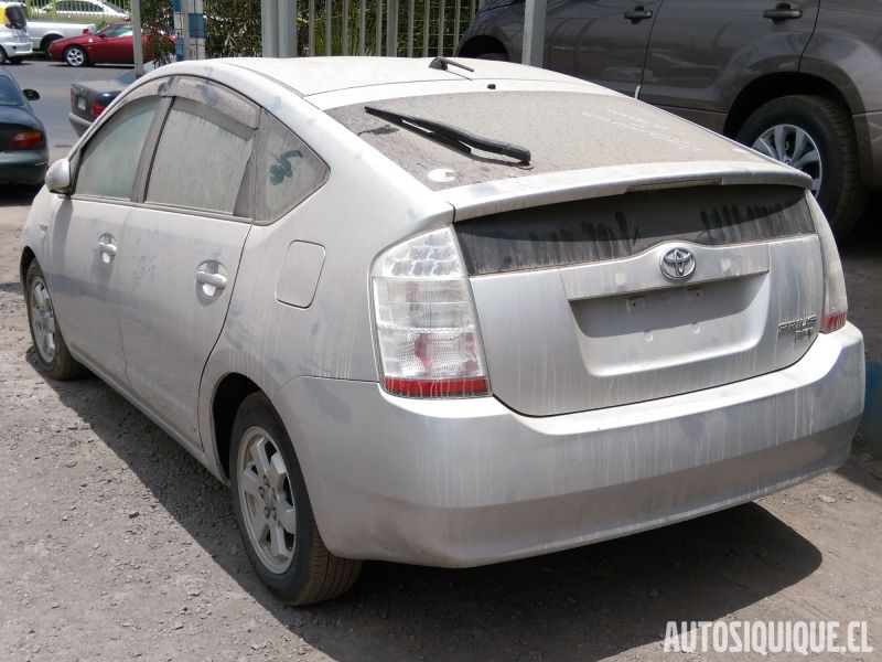 Archivo:Toyota Prius 2 11-2005 - 03-2012 REAR.jpeg