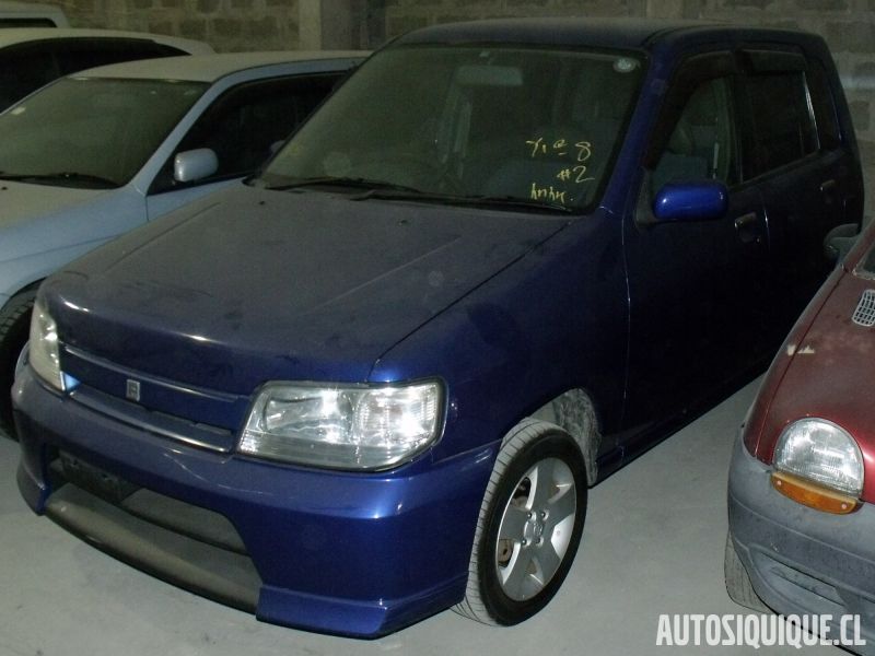 Archivo:Nissan Cube 1 09-2000 - 10-2002.jpeg