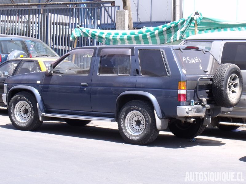 Archivo:Nissan Terrano 1 5 door 01-1993 - 09-1995 Widebody REAR.jpeg