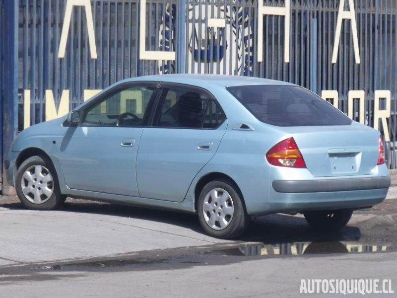 Archivo:Toyota Prius 1 12-1997 - 05-2000 REAR.jpeg